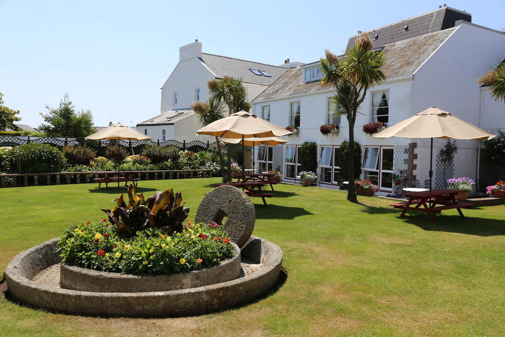 Beausite Hotel Grouville Exterior foto